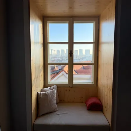 Cafe Hexe Апартаменты Братислава